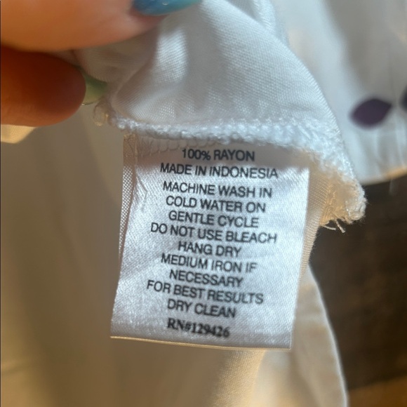 Escapada White Tunic with Maroon Embroidery - Picture 5 of 6